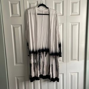 NWOT Gorgeous black and white tie dye duster